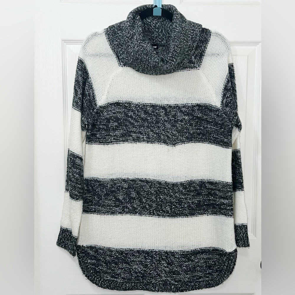 Vintage Jordache Sweater size Medium
